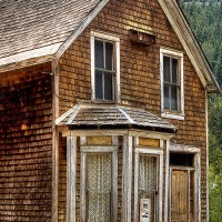 an old house in the mountains